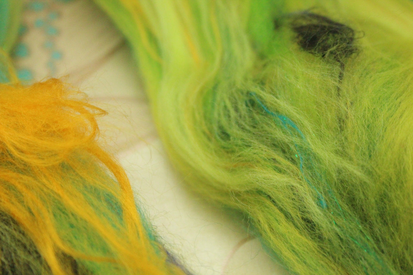 Merino Wool Blend - Green - 17 grams / 0.5 oz  - Fibre for felting, weaving or spinning