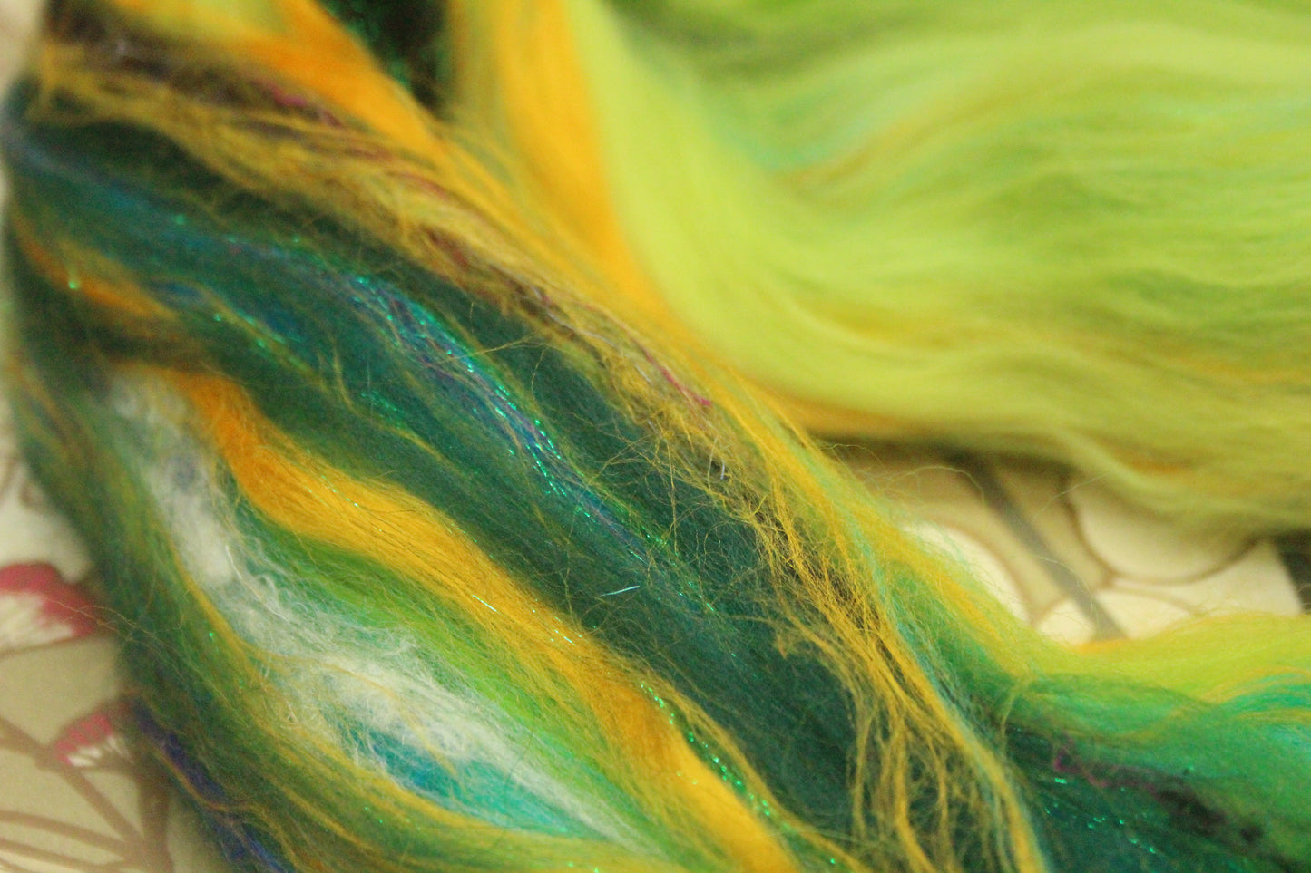 Merino Wool Blend - Green - 17 grams / 0.5 oz  - Fibre for felting, weaving or spinning