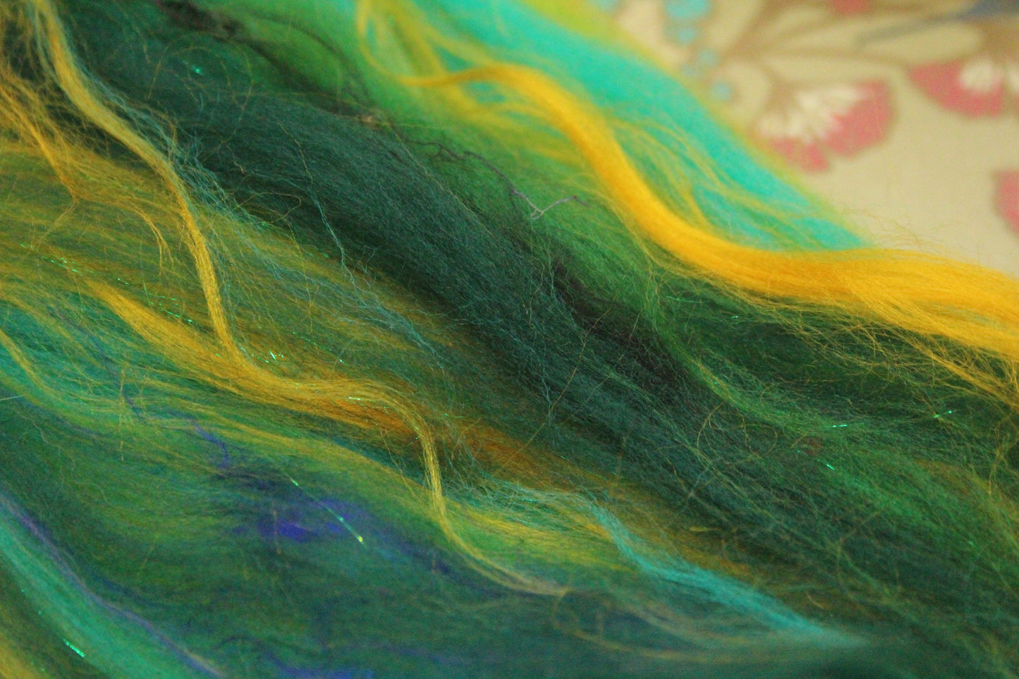 Merino Wool Blend - Green - 17 grams / 0.5 oz  - Fibre for felting, weaving or spinning