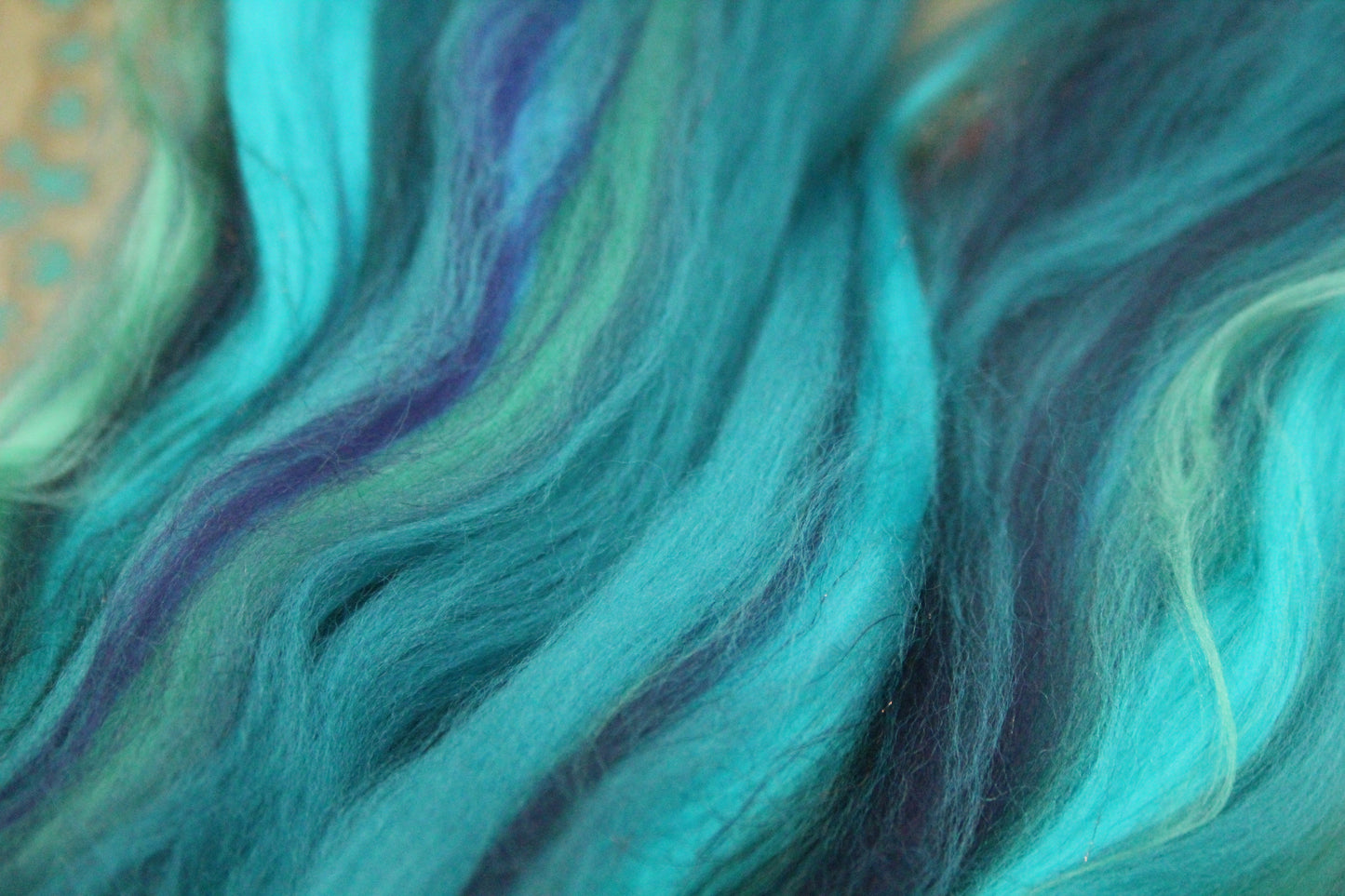 Merino Wool Blend - Cerulean Purple Green - 20 grams / 0.7 oz  - Fibre for felting, weaving or spinning