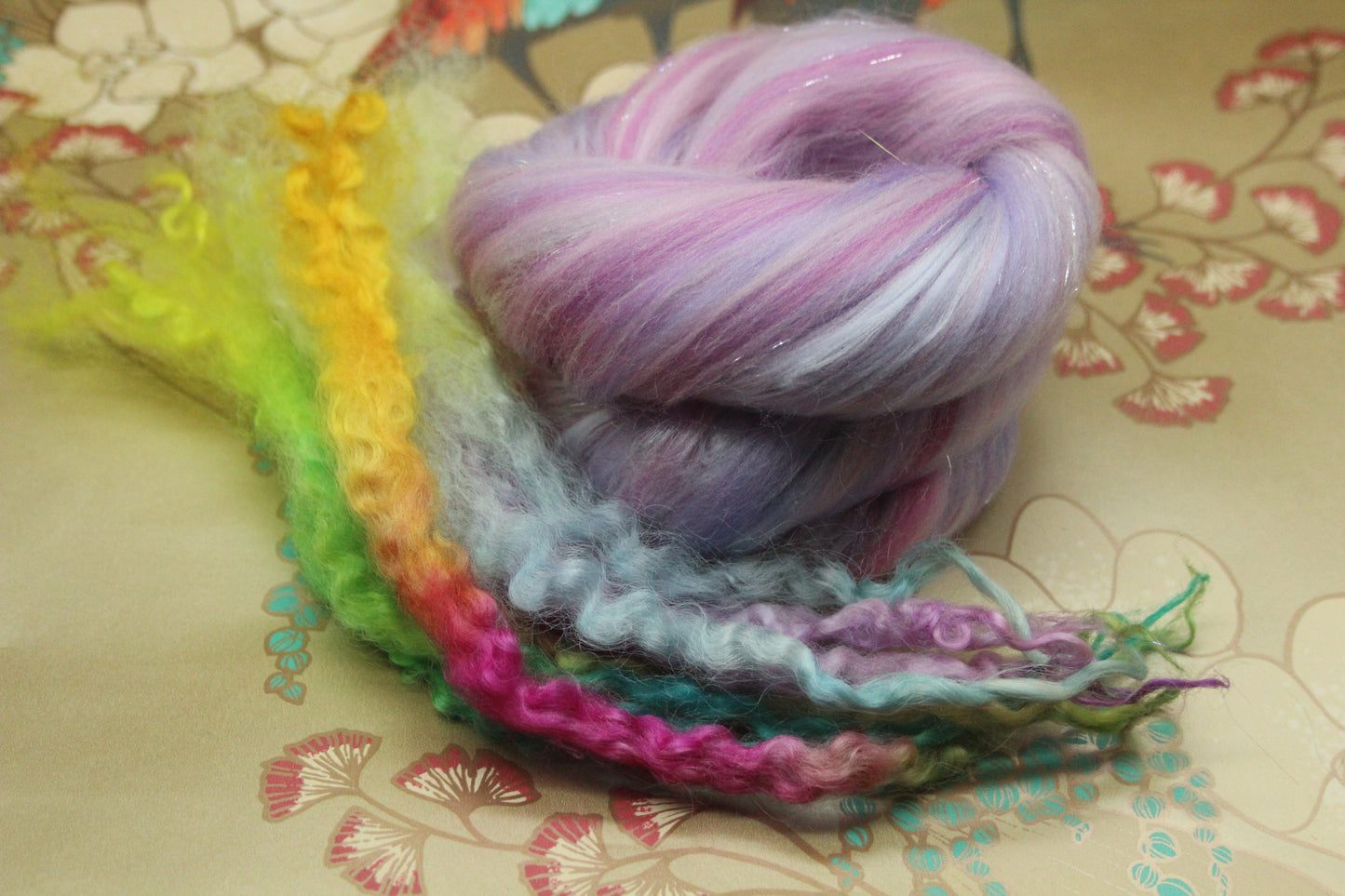 Merino Wool Blend - Pink Purple - 20 grams / 0.7 oz + 7 grams of locks - Fibre for felting, weaving or spinning