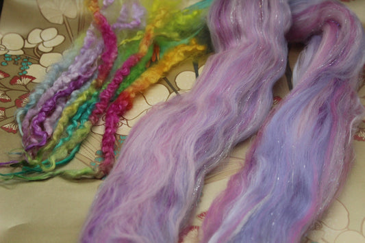 Merino Wool Blend - Pink Purple - 20 grams / 0.7 oz + 7 grams of locks - Fibre for felting, weaving or spinning