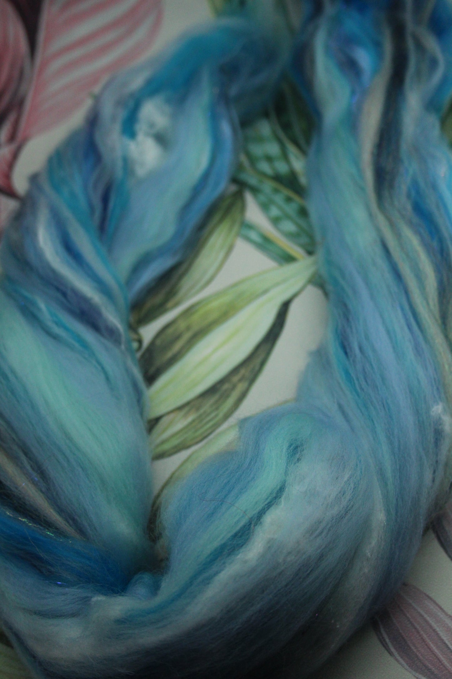 Wool Blend - Blue White - 35 grams / 1.2 oz  - Fibre for felting, weaving or spinning