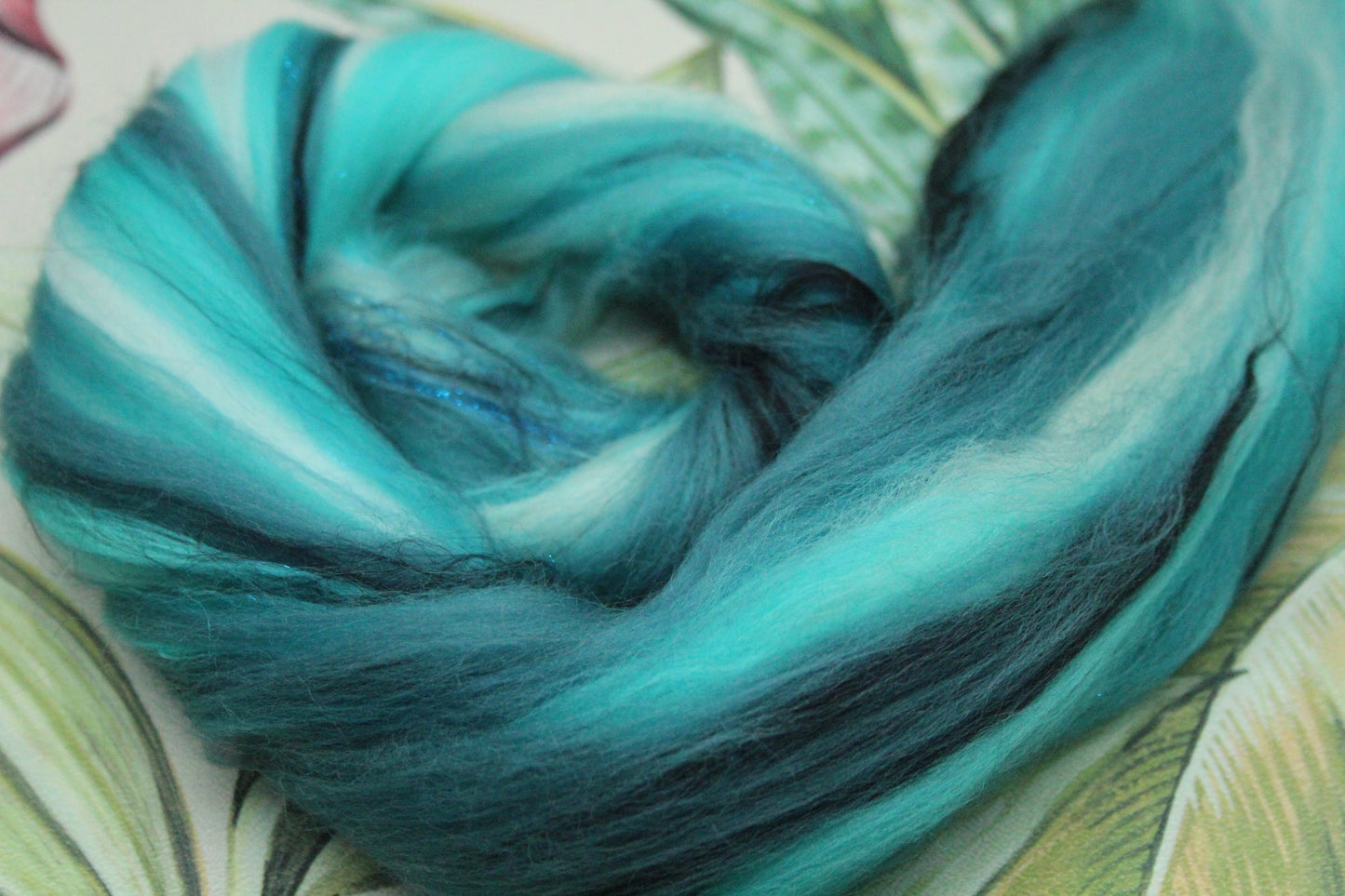 Wool Blend - Turquoise White - 16 grams / 0.5 oz  - Fibre for felting, weaving or spinning