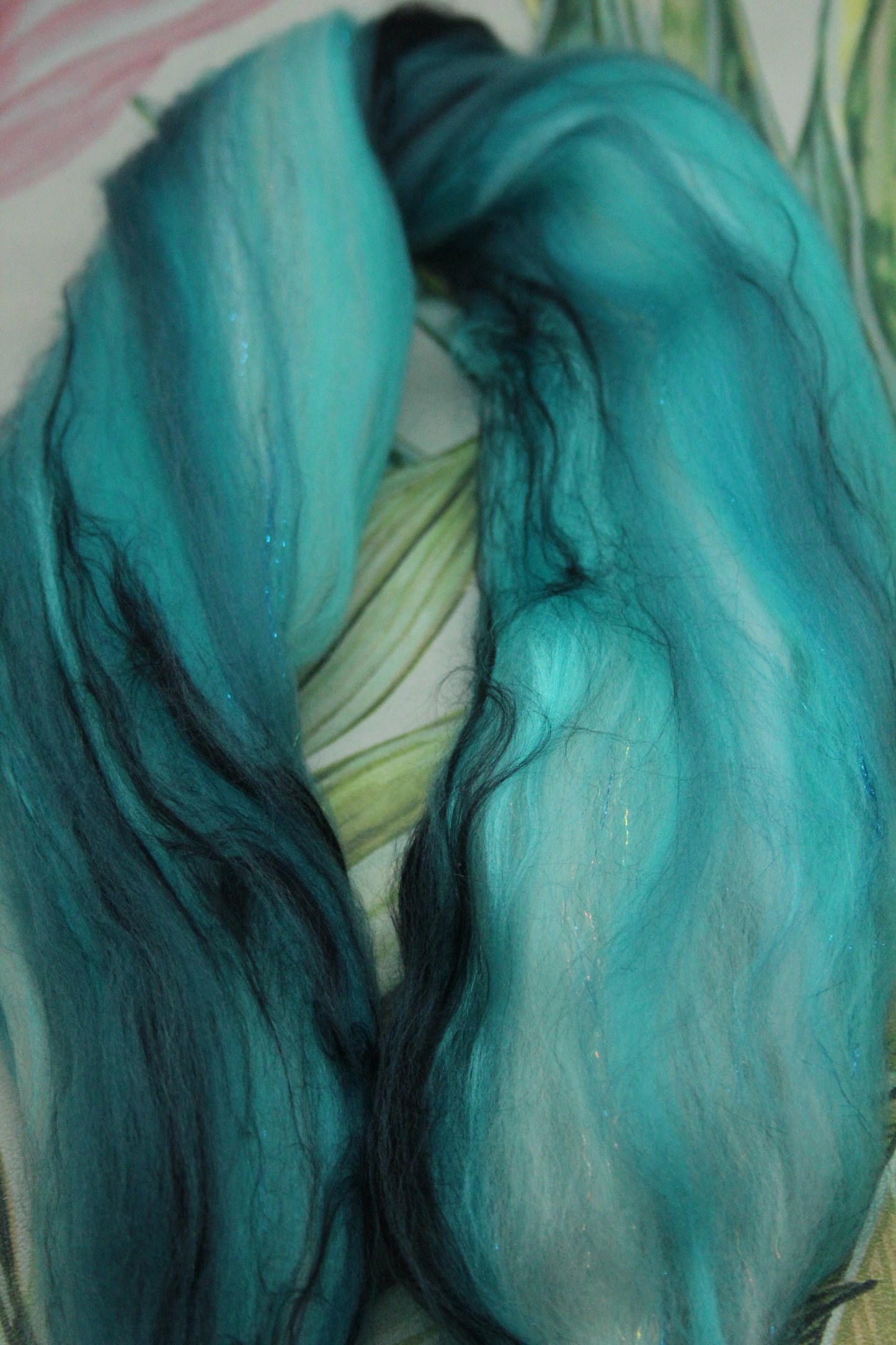 Wool Blend - Turquoise White - 16 grams / 0.5 oz  - Fibre for felting, weaving or spinning