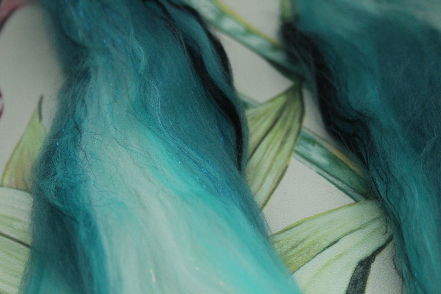 Merino Wool Blend - Turquoise White - 16 grams / 0.5 oz  - Fibre for felting, weaving or spinning