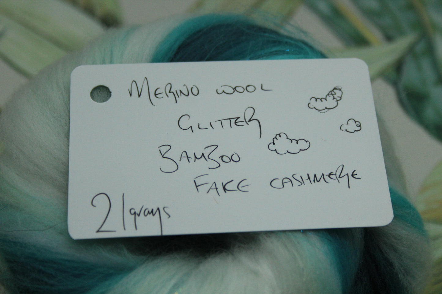 Wool Blend - Turquoise White - 21 grams / 0.7 oz  - Fibre for felting, weaving or spinning