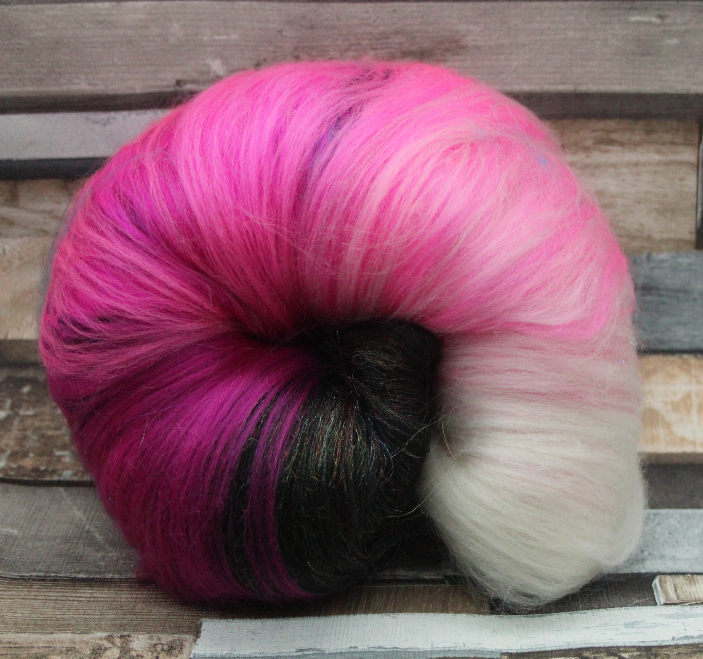 Art Batt  -  White Pink Black - Sideways Colour Change - 142 grams 5 oz - Wool for felting, spinning and weaving