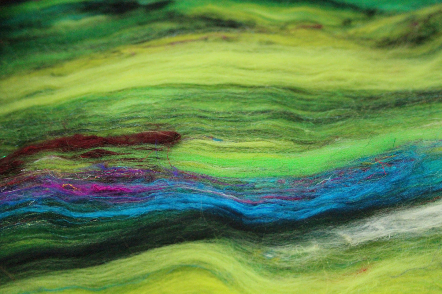 Art Batt  -  Black Green - 142 grams 5 oz - Wool for felting, spinning and weaving