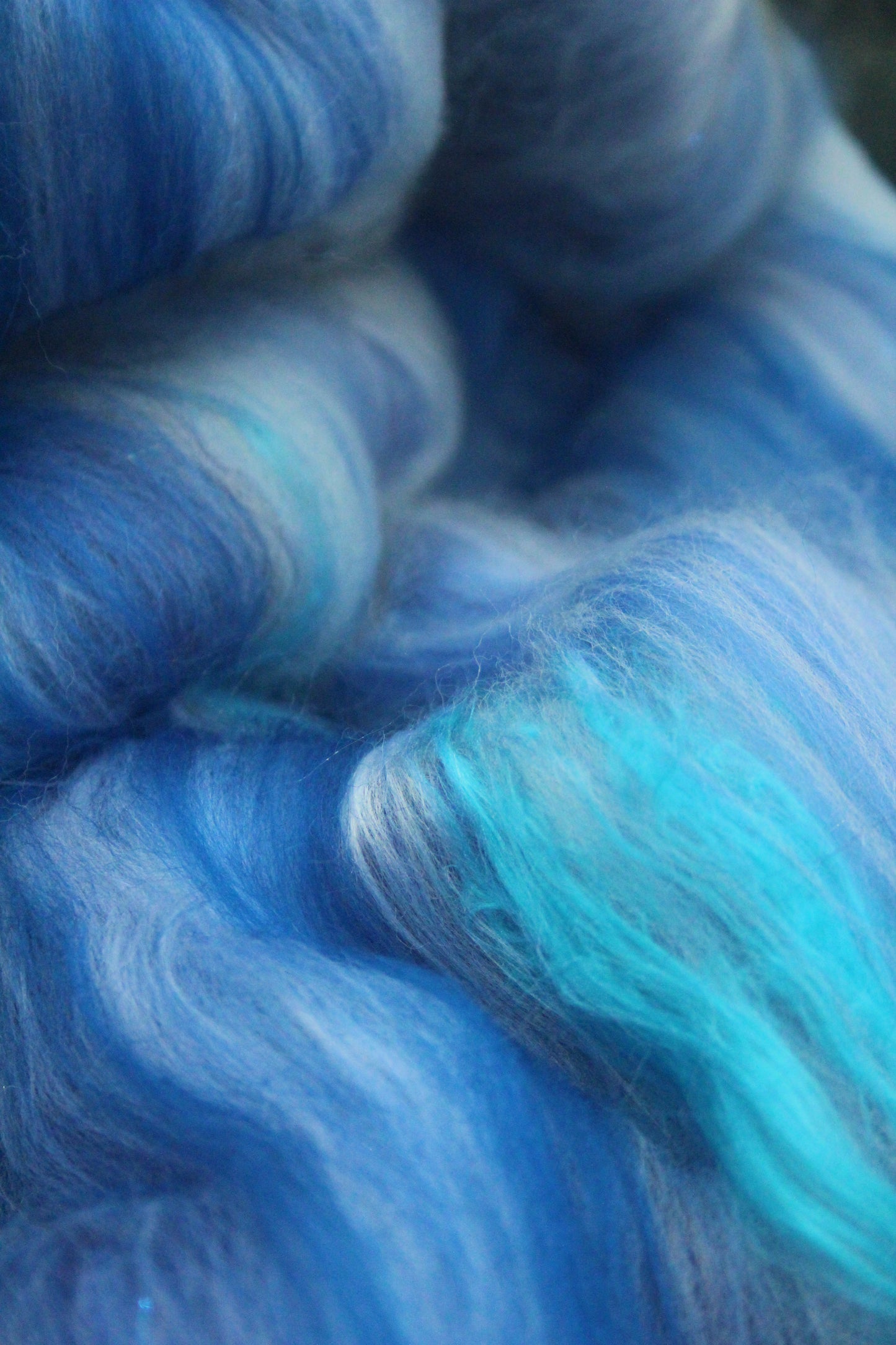Merino Art Batt  - Blue White - 83 grams 2.9 oz - Wool for felting, spinning and weaving