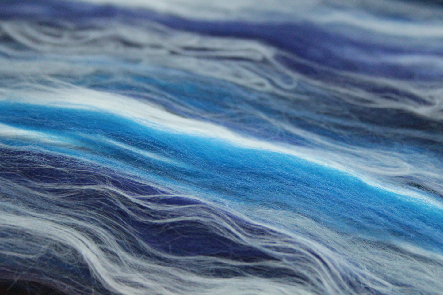 Merino Art Batt  - Blue White - 87 grams 3 oz - Wool for felting, spinning and weaving