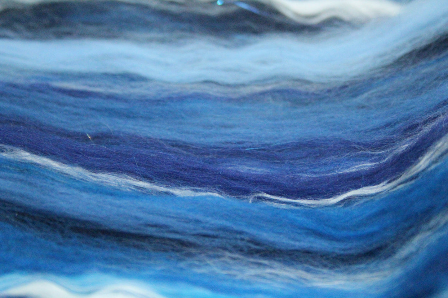 Merino Art Batt  - Blue White - 87 grams 3 oz - Wool for felting, spinning and weaving