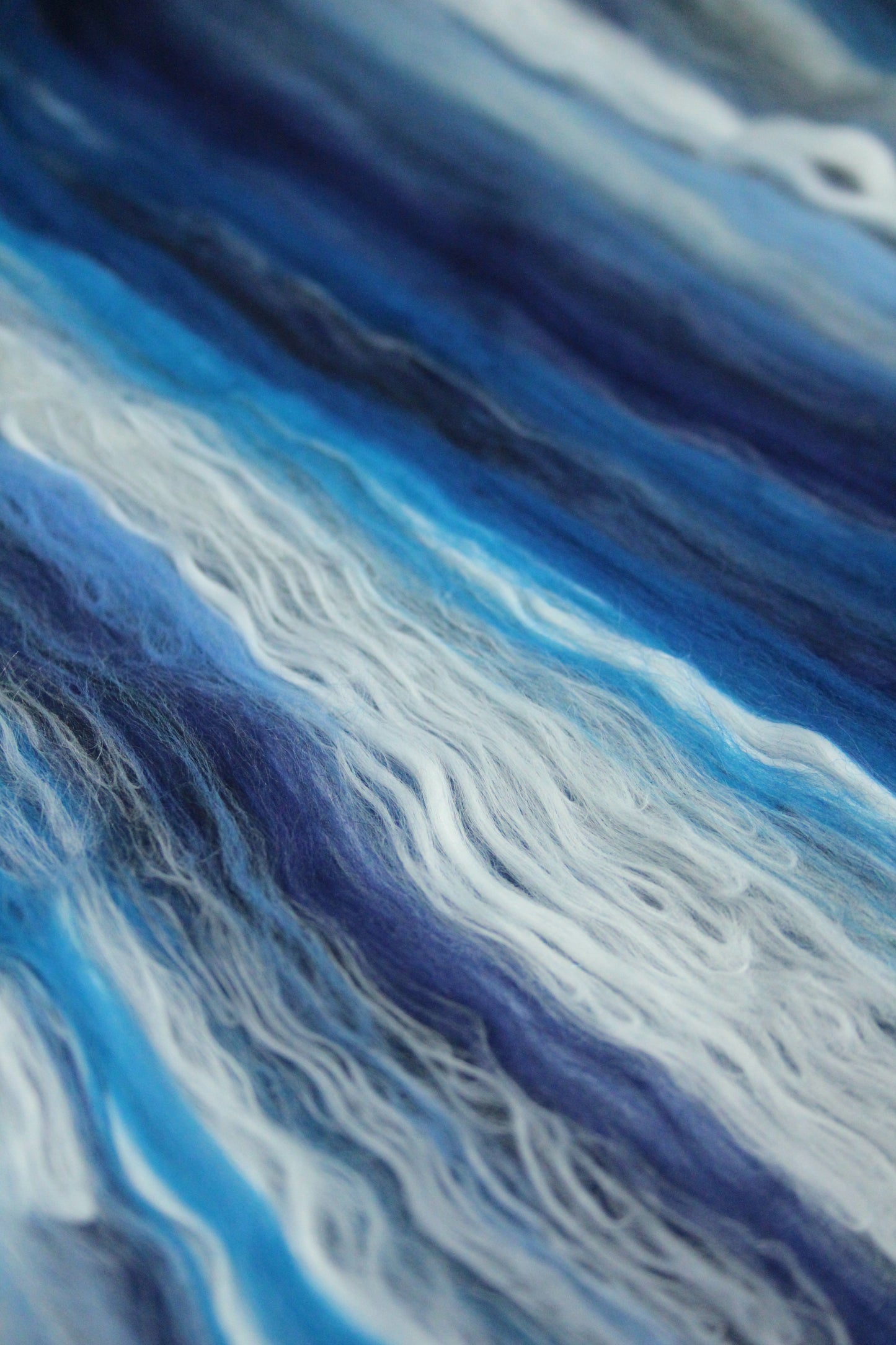 Merino Art Batt  - Blue White - 87 grams 3 oz - Wool for felting, spinning and weaving