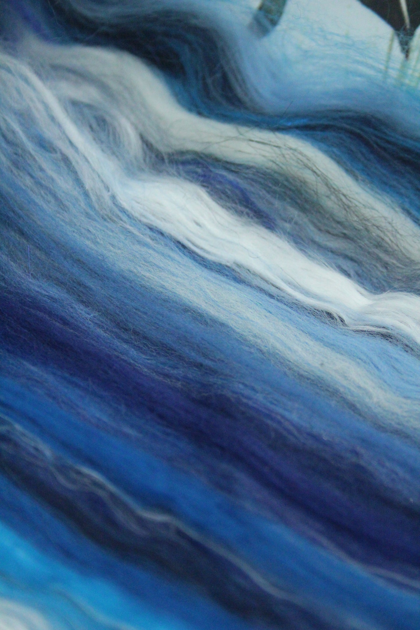 Merino Art Batt  - Blue White - 87 grams 3 oz - Wool for felting, spinning and weaving