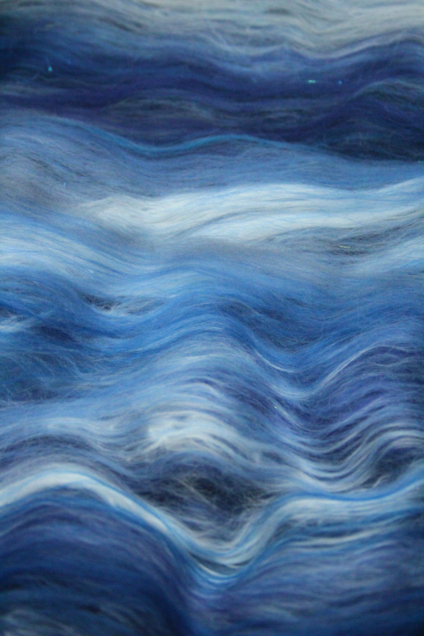 Merino Art Batt  - Blue White - 87 grams 3 oz - Wool for felting, spinning and weaving