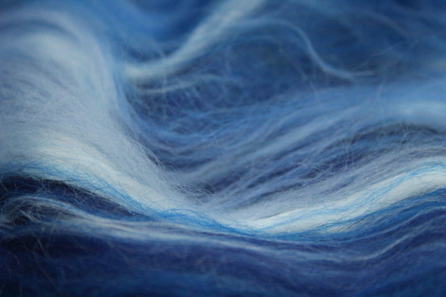 Merino Art Batt  - Blue White - 87 grams 3 oz - Wool for felting, spinning and weaving