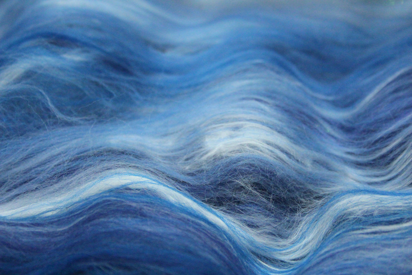 Merino Art Batt  - Blue White - 87 grams 3 oz - Wool for felting, spinning and weaving