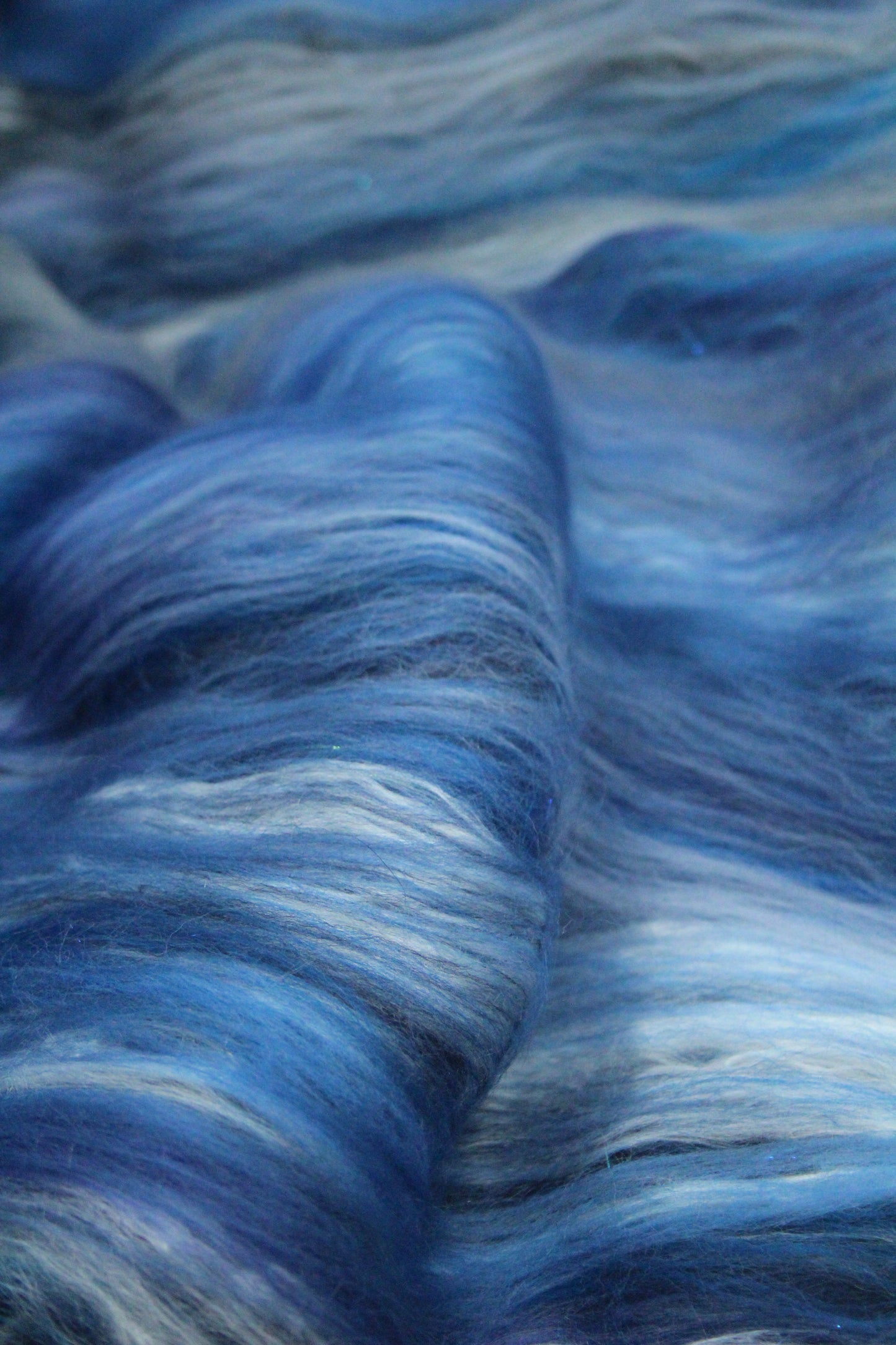 Merino Art Batt  - Blue White - 87 grams 3 oz - Wool for felting, spinning and weaving