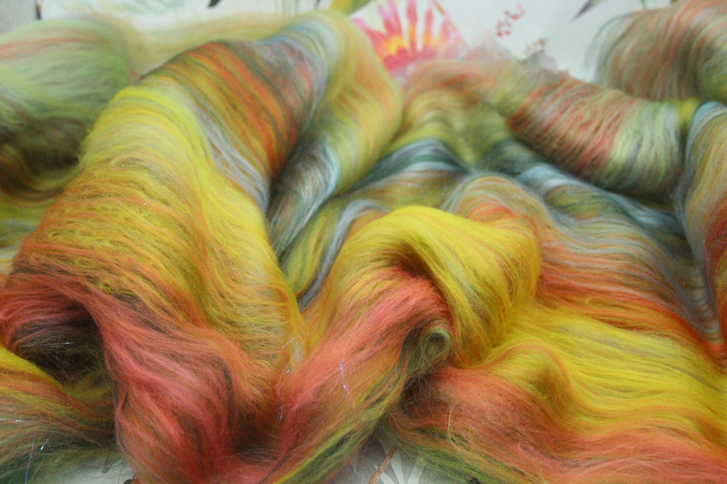 Merino Art Batt  -  Green Yellow - 43 grams 1.5 oz - Wool for felting, spinning and weaving