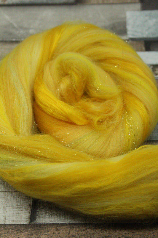 Wool Blend - Yellow - 21 grams / 0.7 oz  - Fibre for felting, weaving or spinning