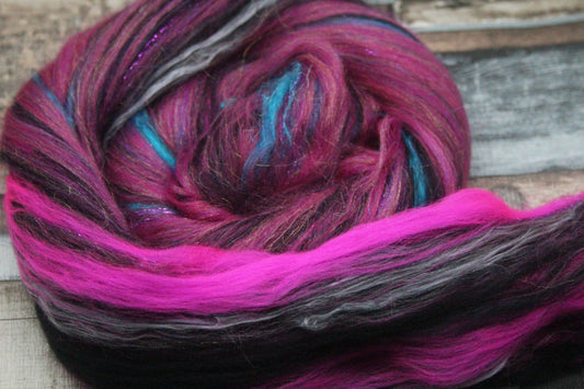 Wool Blend - Pink Black - 25 grams / 0.8 oz  - Fibre for felting, weaving or spinning