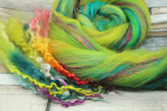 Merino Wool Blend - Green - 18 grams / 0.6 oz  - Fibre for felting, weaving or spinning