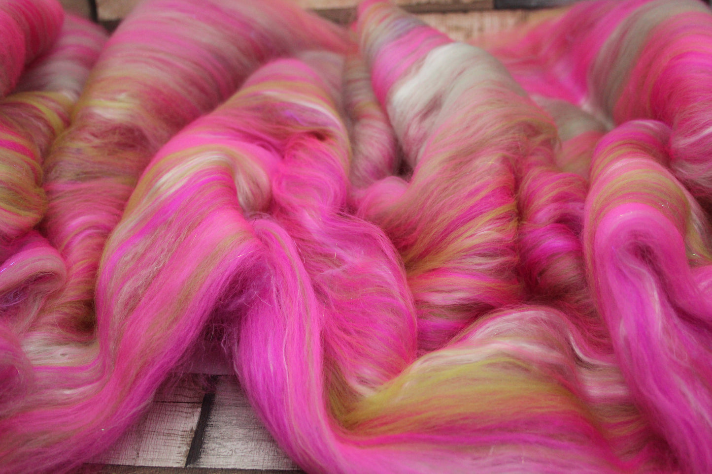 Merino Art Batt  - Pink Green  - 68 grams 2.3 oz - Wool for felting, spinning and weaving