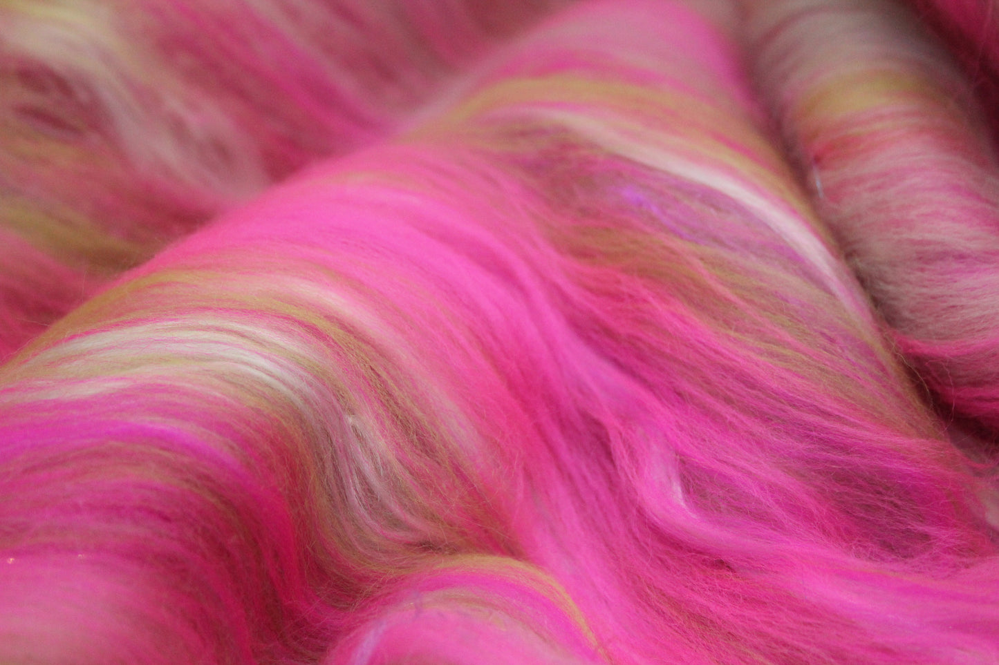 Merino Art Batt  - Pink Green  - 68 grams 2.3 oz - Wool for felting, spinning and weaving