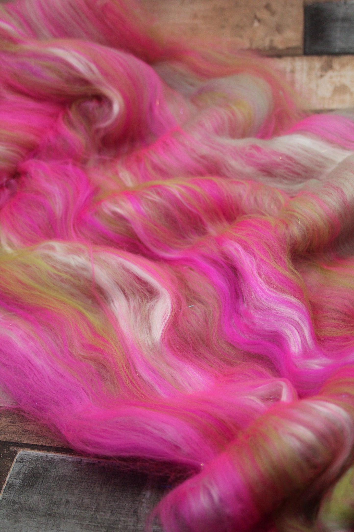 Merino Art Batt  - Pink Green  - 68 grams 2.3 oz - Wool for felting, spinning and weaving