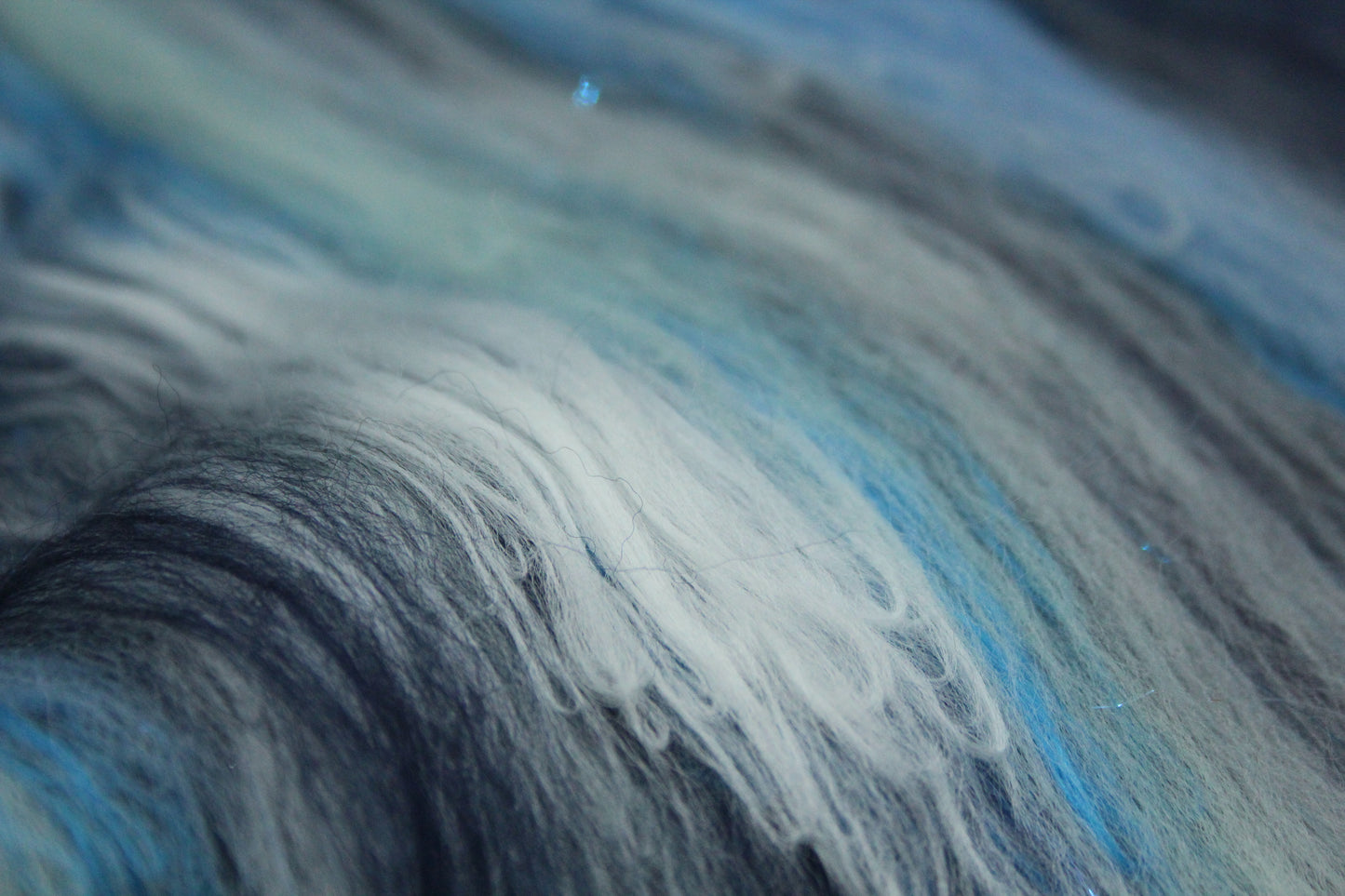 Merino Art Batt  - Blue White - 72 grams 2.5 oz - Wool for felting, spinning and weaving