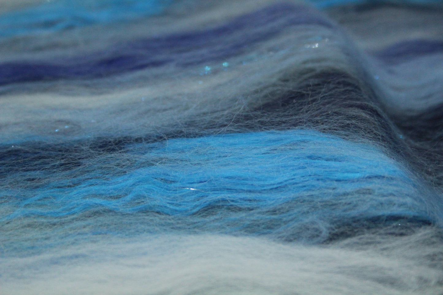 Merino Art Batt  - Blue White - 72 grams 2.5 oz - Wool for felting, spinning and weaving