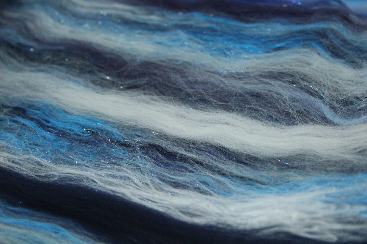 Merino Art Batt  - Blue White - 72 grams 2.5 oz - Wool for felting, spinning and weaving