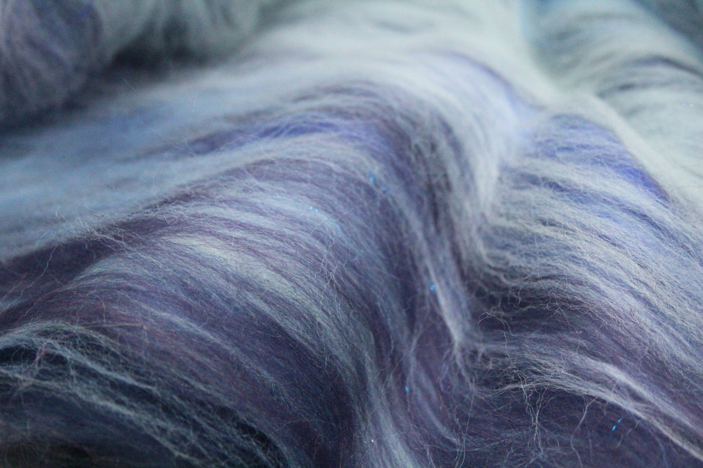 Merino Art Batt  - Blue White - 72 grams 2.5 oz - Wool for felting, spinning and weaving