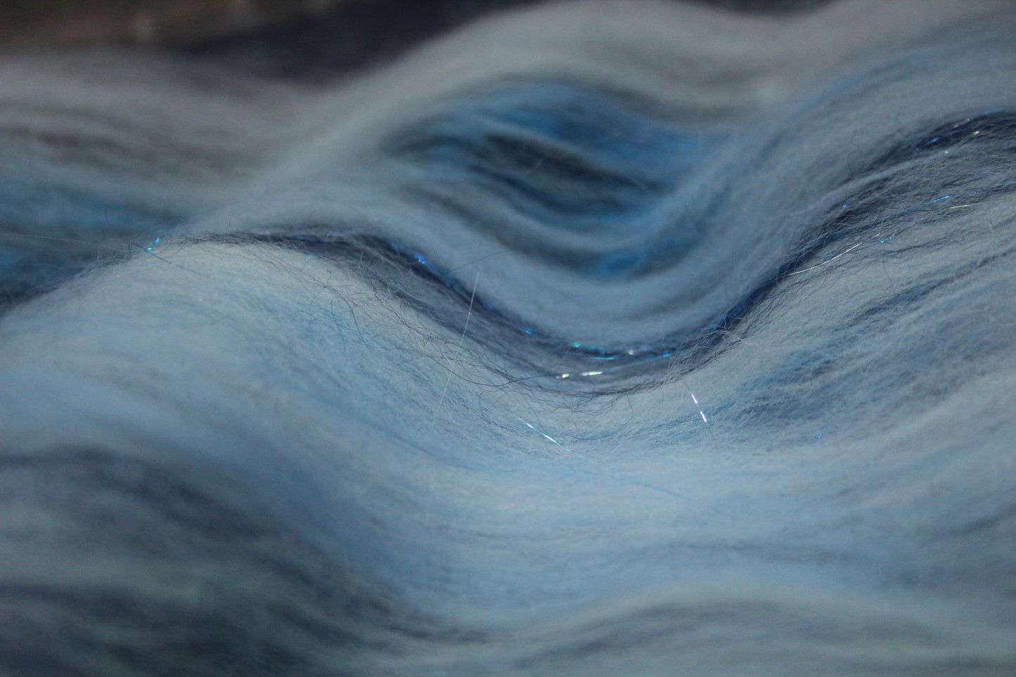 Merino Art Batt  - Blue White - 72 grams 2.5 oz - Wool for felting, spinning and weaving