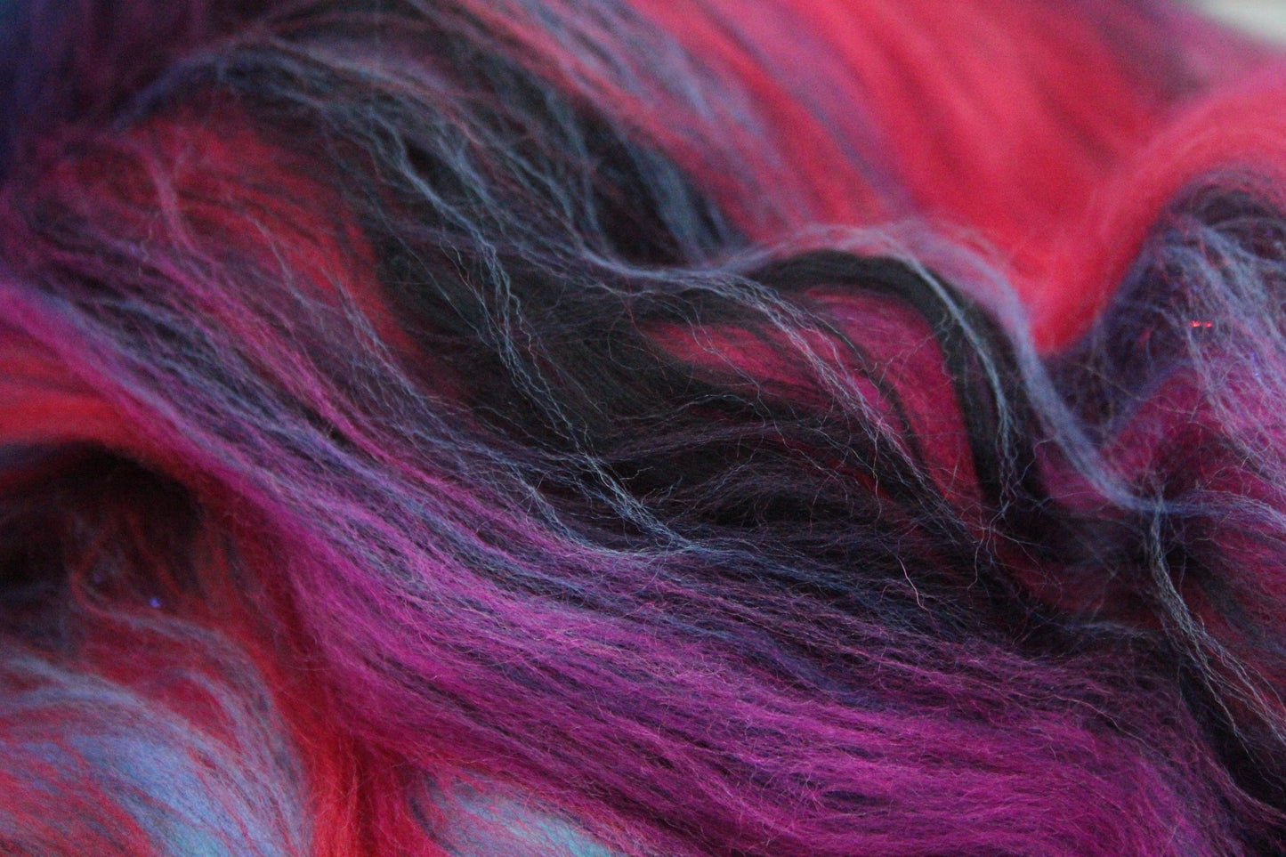 Merino Art Batt  - Red Purple Pink -  67 grams 2.3 oz - Wool for felting, spinning and weaving
