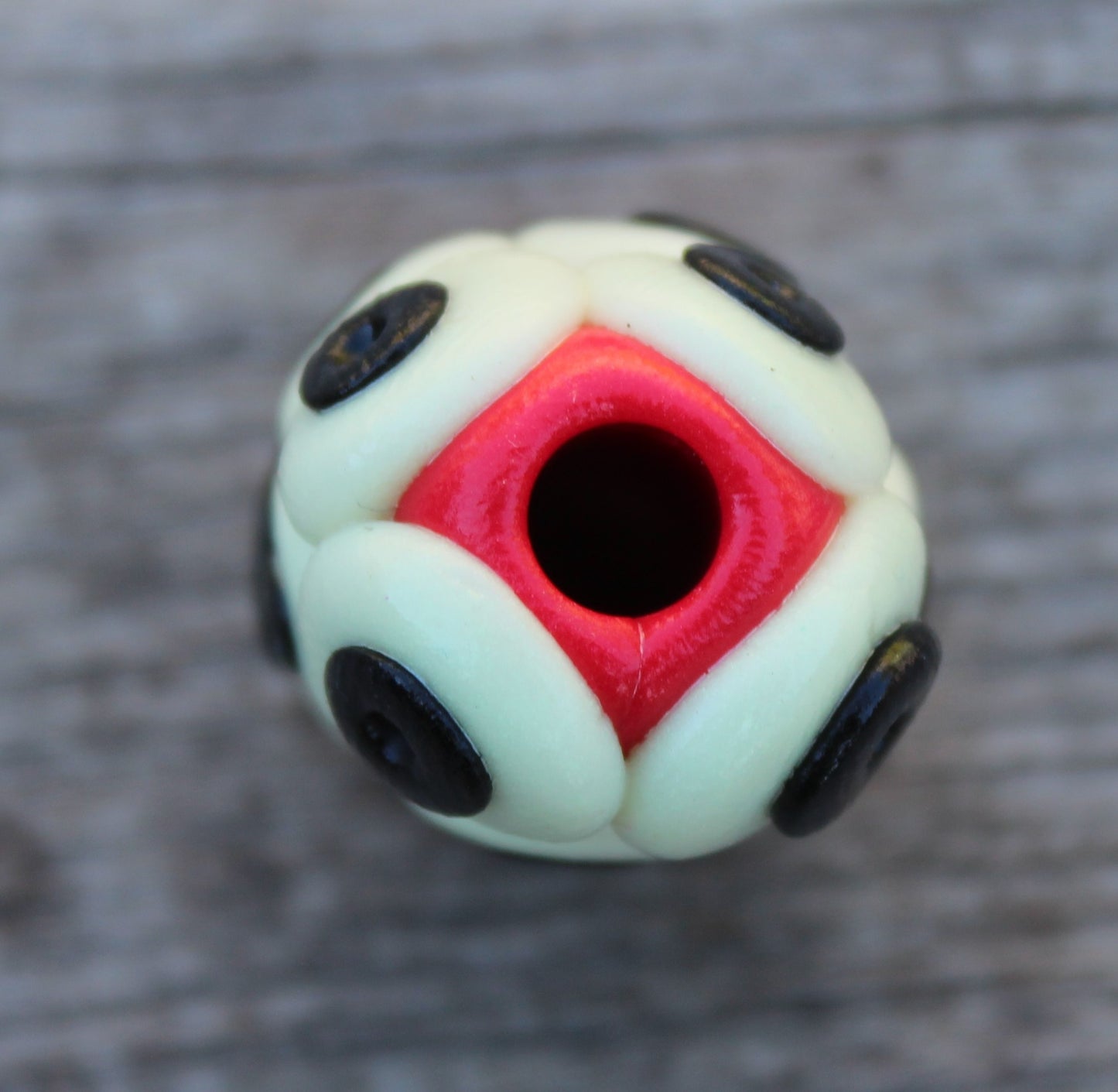 Alien eye bead with 6mm hole - Glow in the Dark